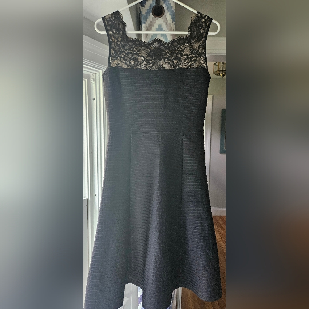 London Times Size 4 Black Lace Top Sleeveless Dress
